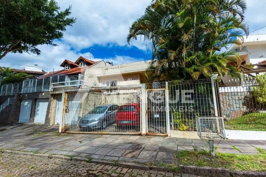 Foto 1 de Casa com 3 Quartos à venda, 180m² em Jardim Itú Sabará, Porto Alegre