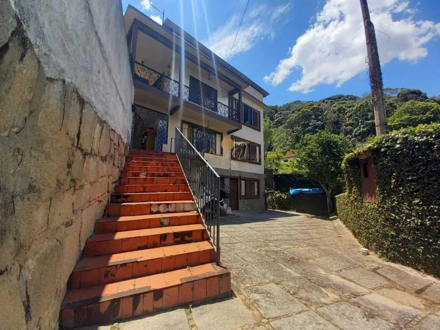 Foto 1 de Casa com 4 Quartos à venda, 504m² em Vale do Paraíso, Teresópolis