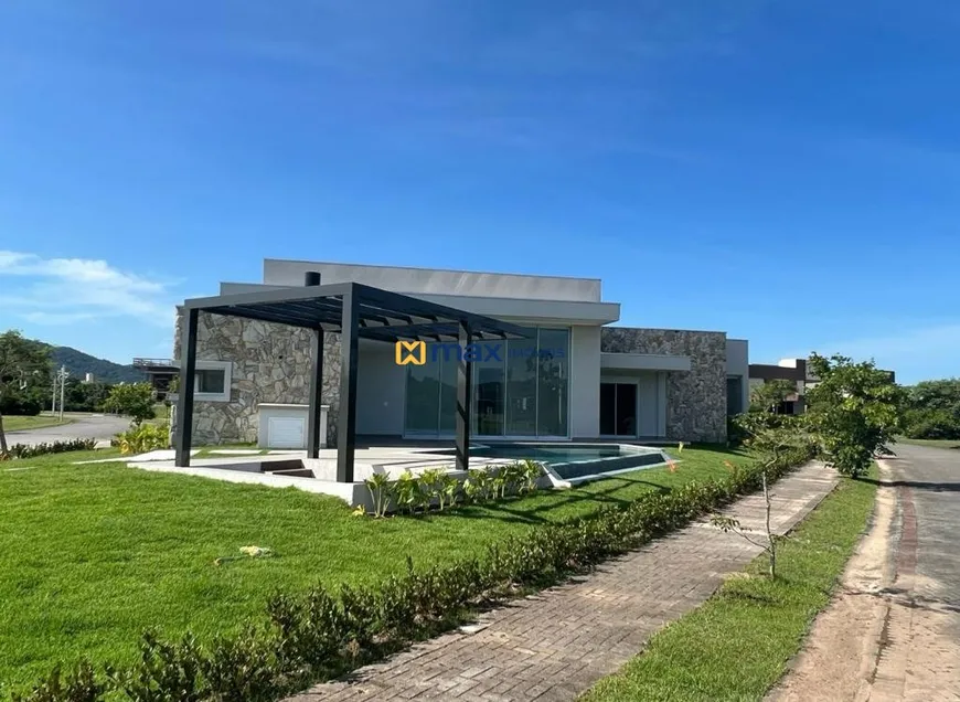 Foto 1 de Casa com 4 Quartos à venda, 370m² em Centro, Camboriú