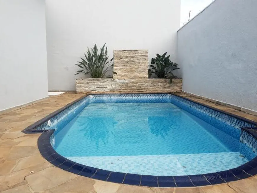 Foto 1 de Casa com 3 Quartos para alugar, 244m² em Jardim Karaíba, Uberlândia