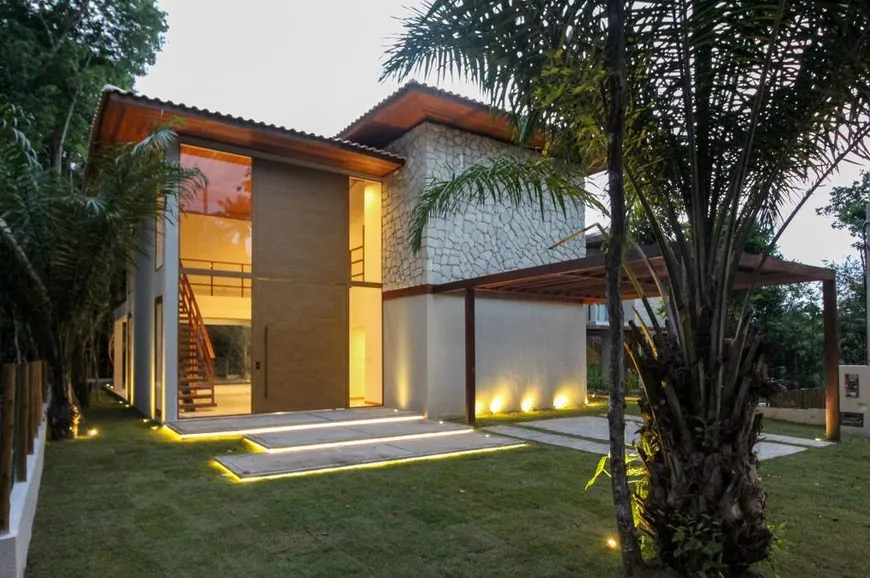 Foto 1 de Casa de Condomínio com 4 Quartos à venda, 220m² em Praia do Forte, Mata de São João