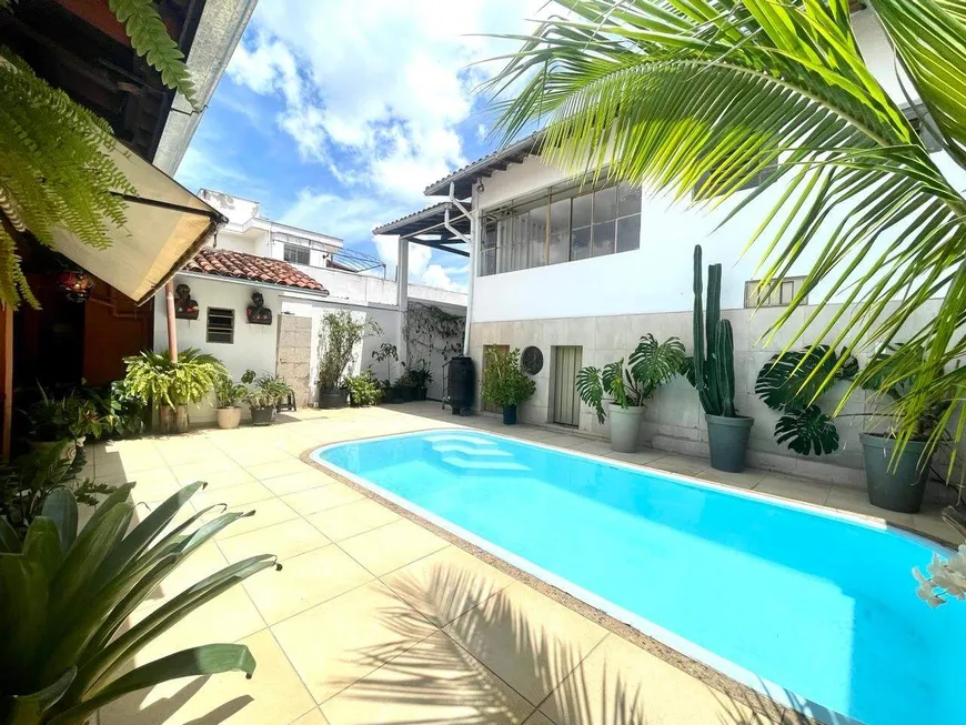 Foto 1 de Casa com 4 Quartos à venda, 296m² em Ouro Preto, Belo Horizonte