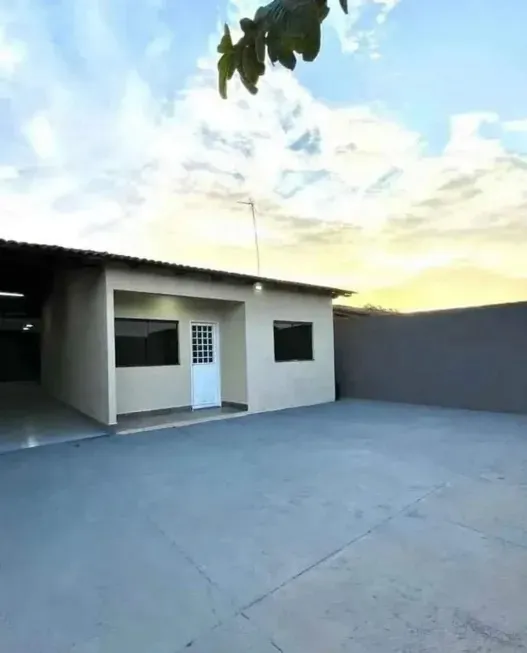 Foto 1 de Casa com 3 Quartos à venda, 45m² em Centro, Simões Filho