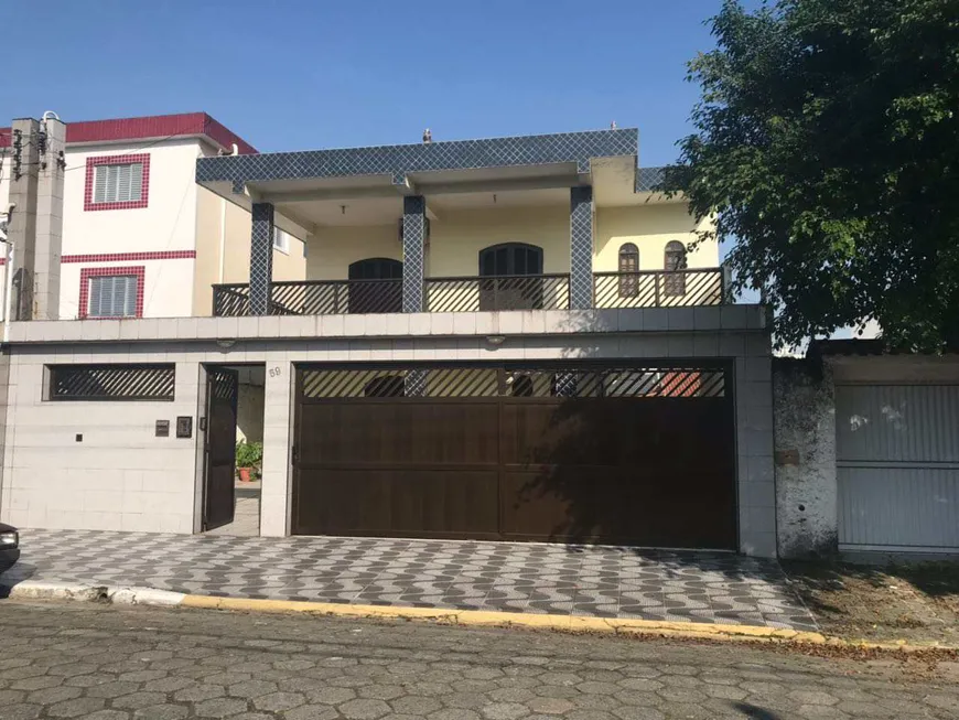 Foto 1 de Sobrado com 4 Quartos à venda, 492m² em Vila Guilhermina, Praia Grande