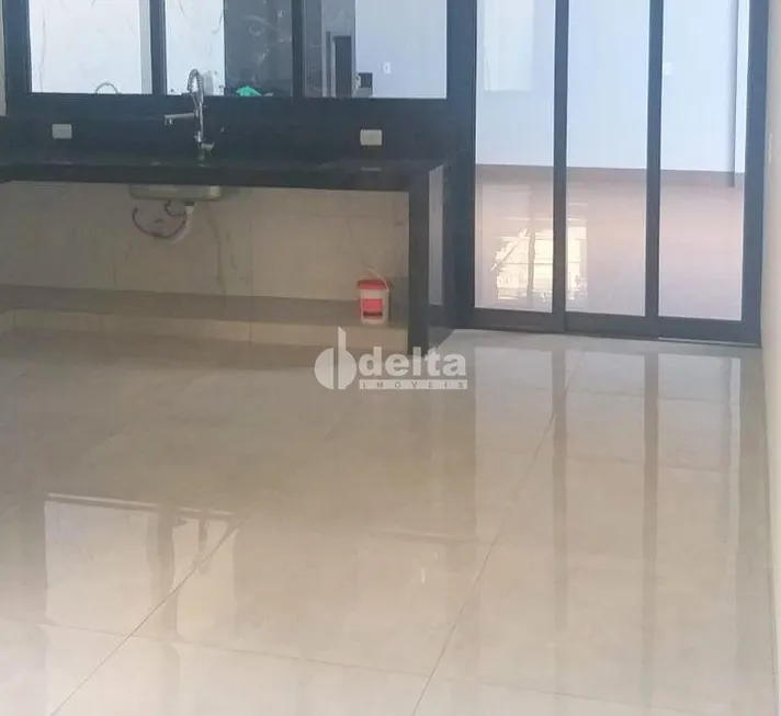 Foto 1 de Casa com 3 Quartos à venda, 200m² em Jardim Botânico, Uberlândia