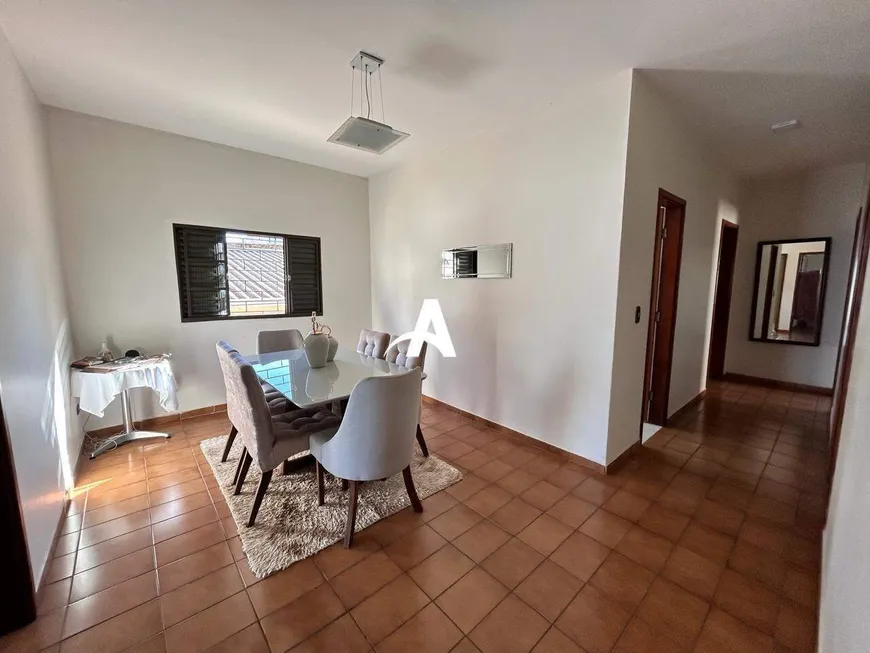 Foto 1 de Casa com 3 Quartos à venda, 171m² em Santa Mônica, Uberlândia