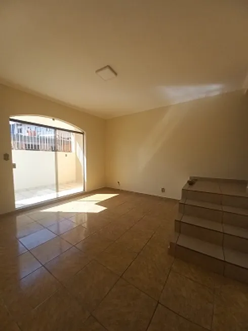 Foto 1 de Sobrado com 3 Quartos para alugar, 220m² em Vila Eldizia, Santo André