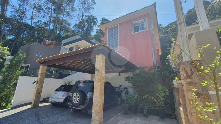 Foto 1 de Casa de Condomínio com 3 Quartos à venda, 300m² em Horto Florestal, São Paulo