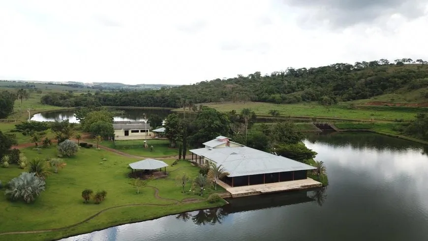 Foto 1 de Fazenda/Sítio com 3 Quartos à venda, 250m² em Zona Rural, Bela Vista de Goiás