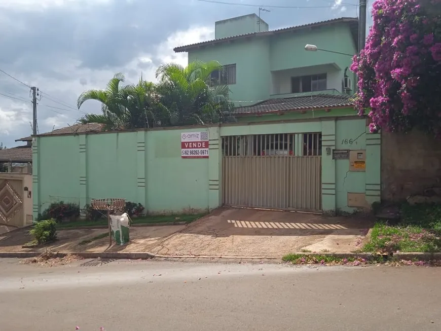 Foto 1 de Sobrado com 4 Quartos à venda, 210m² em Jardim Petrópolis, Goiânia