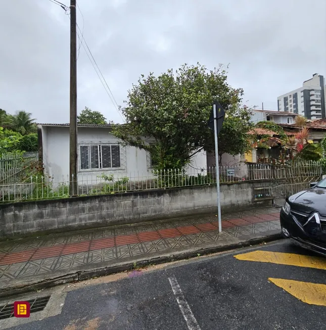 Foto 1 de Casa com 3 Quartos à venda, 109m² em Barreiros, São José