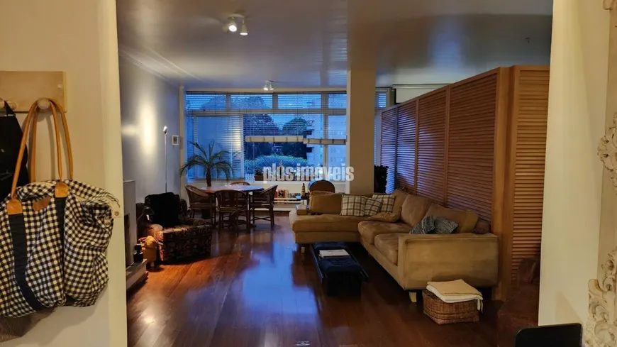 Foto 1 de Apartamento com 3 Quartos para alugar, 158m² em Cerqueira César, São Paulo