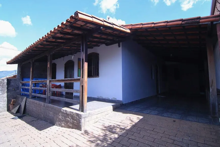 Foto 1 de Casa com 6 Quartos à venda, 251m² em Teixeira Dias, Belo Horizonte