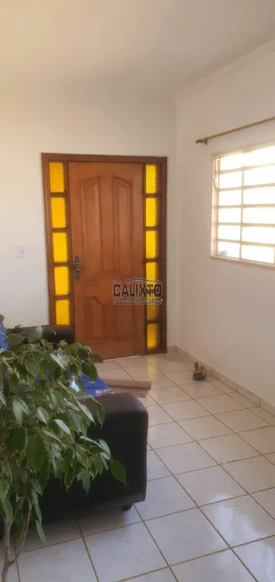 Foto 1 de Casa com 2 Quartos à venda, 190m² em Vigilato Pereira, Uberlândia