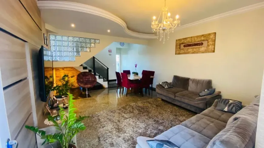 Foto 1 de Casa com 3 Quartos à venda, 250m² em Santa Amélia, Belo Horizonte