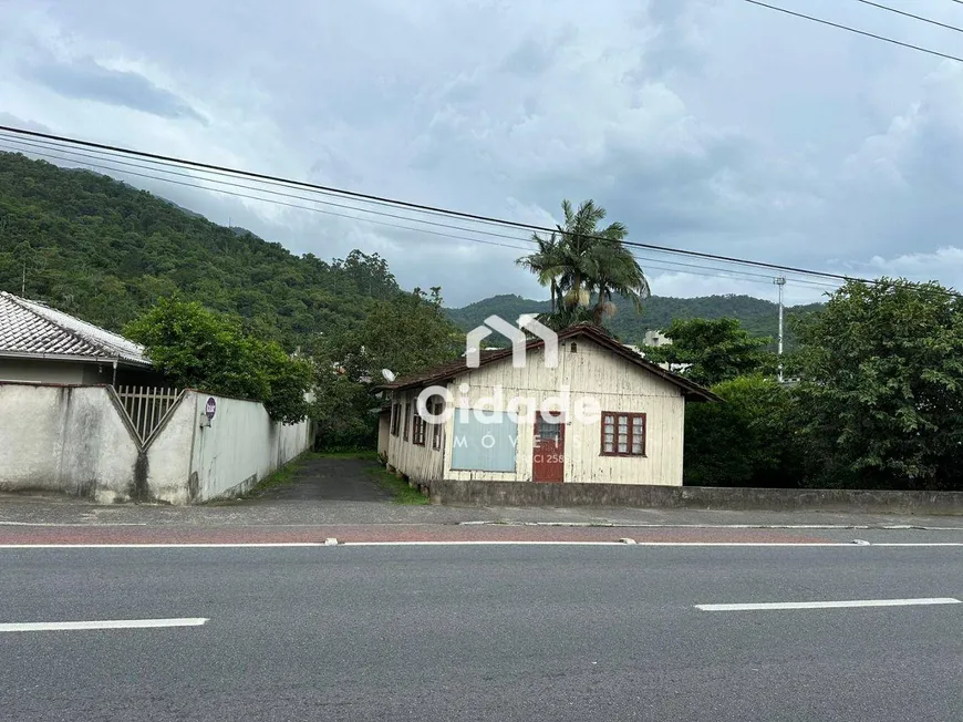 Foto 1 de Lote/Terreno à venda, 665m² em Ilha da Figueira, Jaraguá do Sul