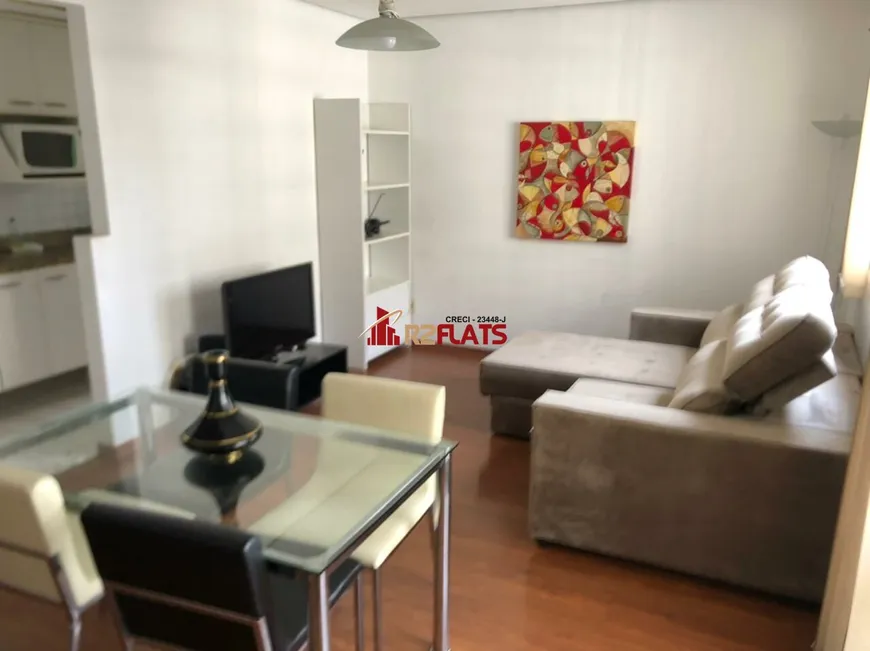 Foto 1 de Flat com 2 Quartos para alugar, 65m² em Moema, São Paulo