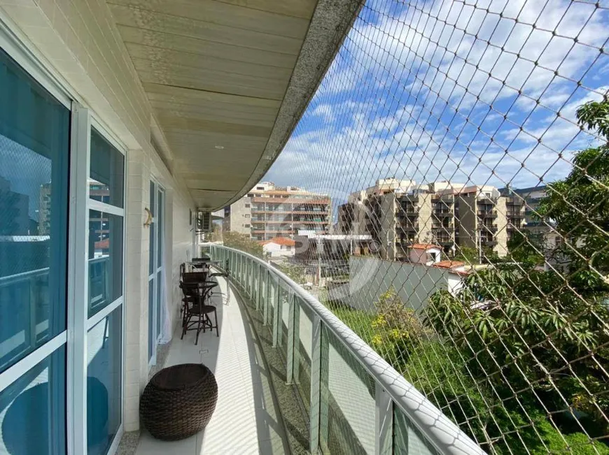 Foto 1 de Apartamento com 3 Quartos à venda, 130m² em Passagem, Cabo Frio
