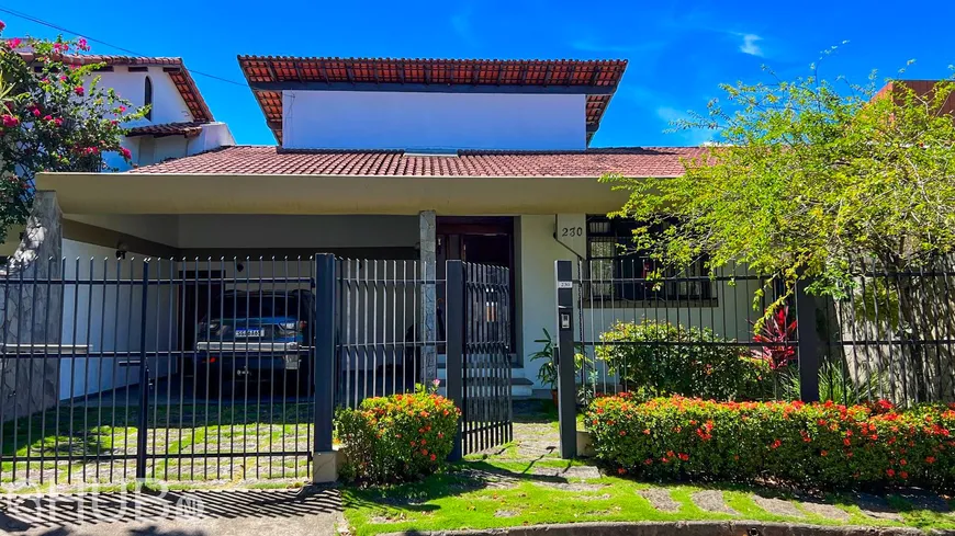 Foto 1 de Casa com 4 Quartos à venda, 390m² em Goiabeiras, Vitória