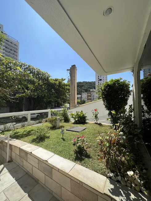 Foto 1 de Apartamento com 3 Quartos à venda, 130m² em Praia das Pitangueiras, Guarujá