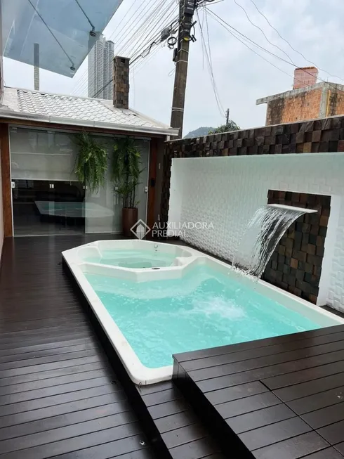 Foto 1 de Casa com 2 Quartos à venda, 170m² em Barra, Balneário Camboriú