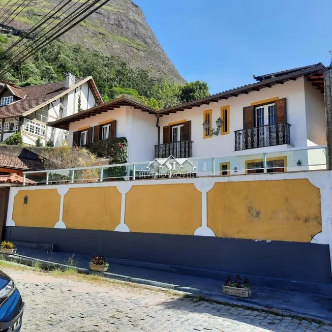 Foto 1 de Casa com 3 Quartos à venda, 192m² em Retiro, Petrópolis