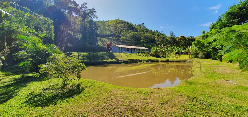 Foto 1 de Fazenda/Sítio com 2 Quartos à venda, 152m² em Lago das Lontras, Miguel Pereira