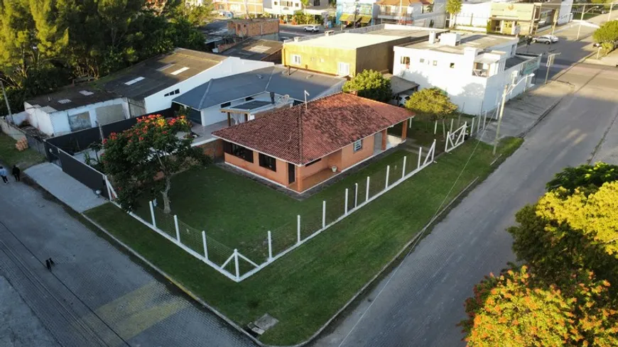 Foto 1 de Casa com 3 Quartos para alugar, 80m² em Araca, Capão da Canoa