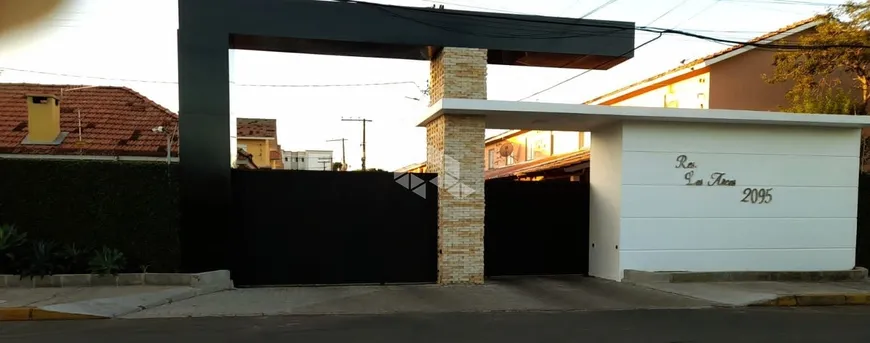 Foto 1 de Sobrado com 2 Quartos à venda, 45m² em Rio Branco, Canoas