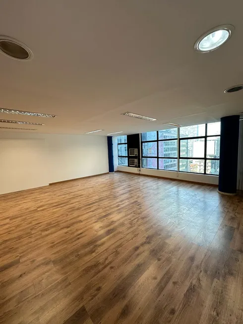 Foto 1 de Sala Comercial com 3 Quartos para alugar, 110m² em Centro, São Paulo