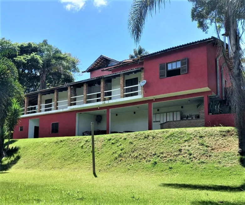 Foto 1 de Fazenda/Sítio com 4 Quartos à venda, 2680m² em Pirucaia, Mairiporã