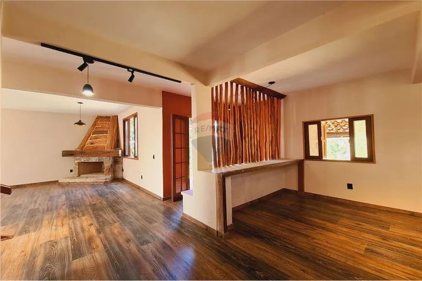 Foto 1 de Casa com 4 Quartos à venda, 260m² em Varginha, Nova Friburgo