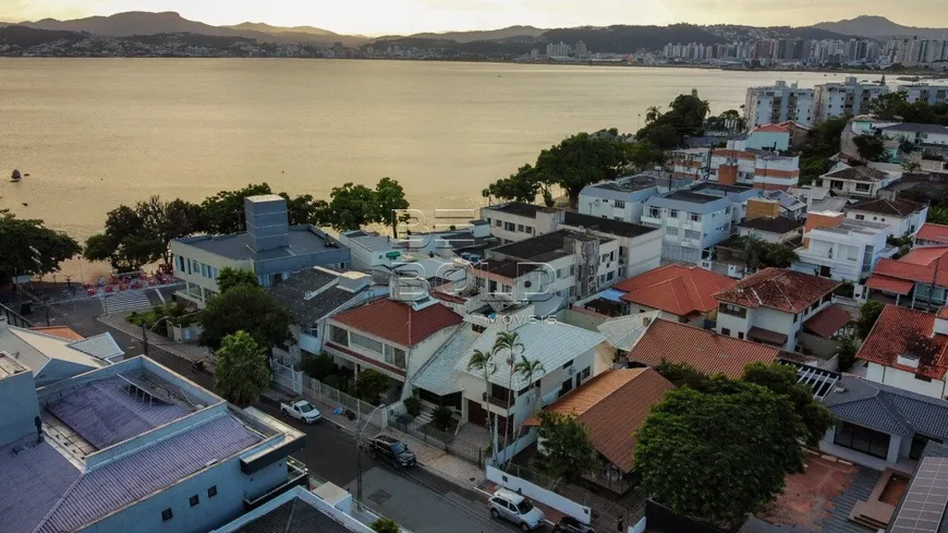 Foto 1 de Casa com 4 Quartos à venda, 234m² em Bom Abrigo, Florianópolis