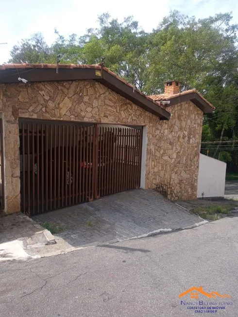 Foto 1 de Casa com 4 Quartos para venda ou aluguel, 350m² em Center Ville, Arujá