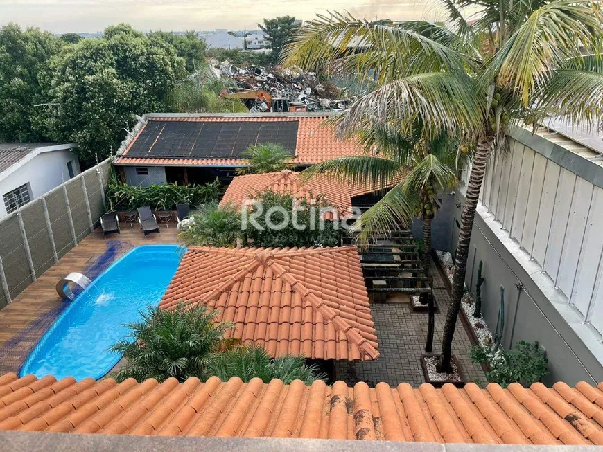 Foto 1 de Casa com 3 Quartos à venda, 504m² em Presidente Roosevelt, Uberlândia