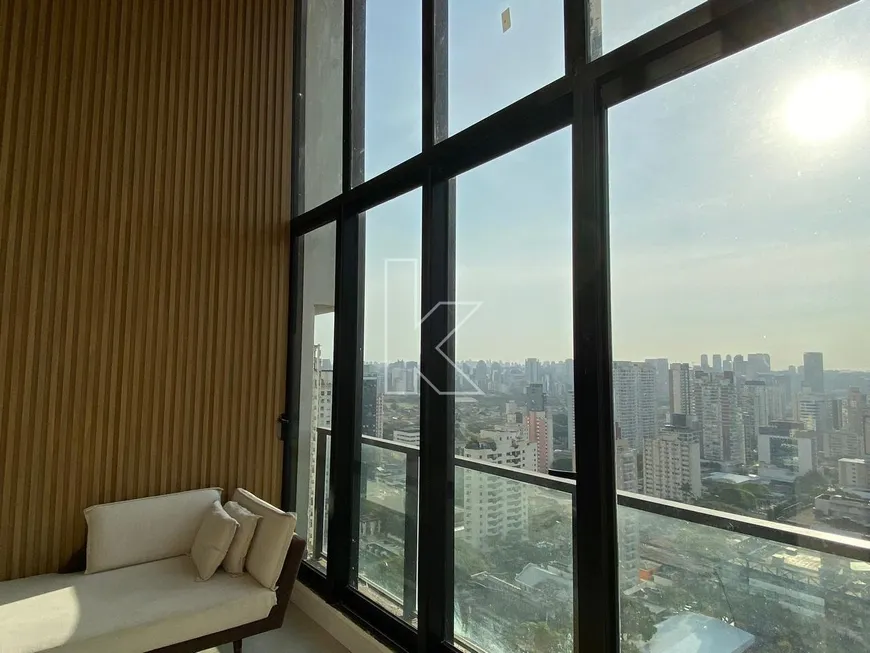 Foto 1 de Cobertura com 3 Quartos para venda ou aluguel, 215m² em Vila Olímpia, São Paulo
