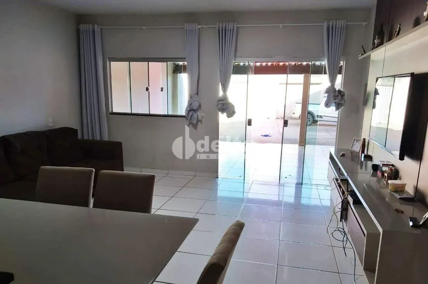 Foto 1 de Casa com 3 Quartos à venda, 155m² em Alto Umuarama, Uberlândia