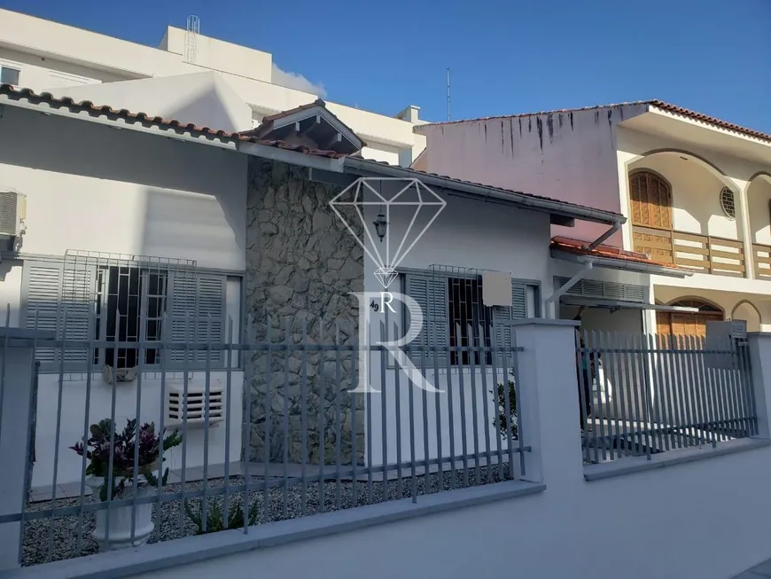 Foto 1 de Casa com 4 Quartos à venda, 100m² em Trindade, Florianópolis
