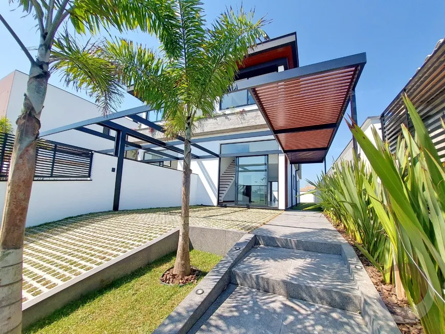 Foto 1 de Casa com 3 Quartos à venda, 145m² em Campeche, Florianópolis
