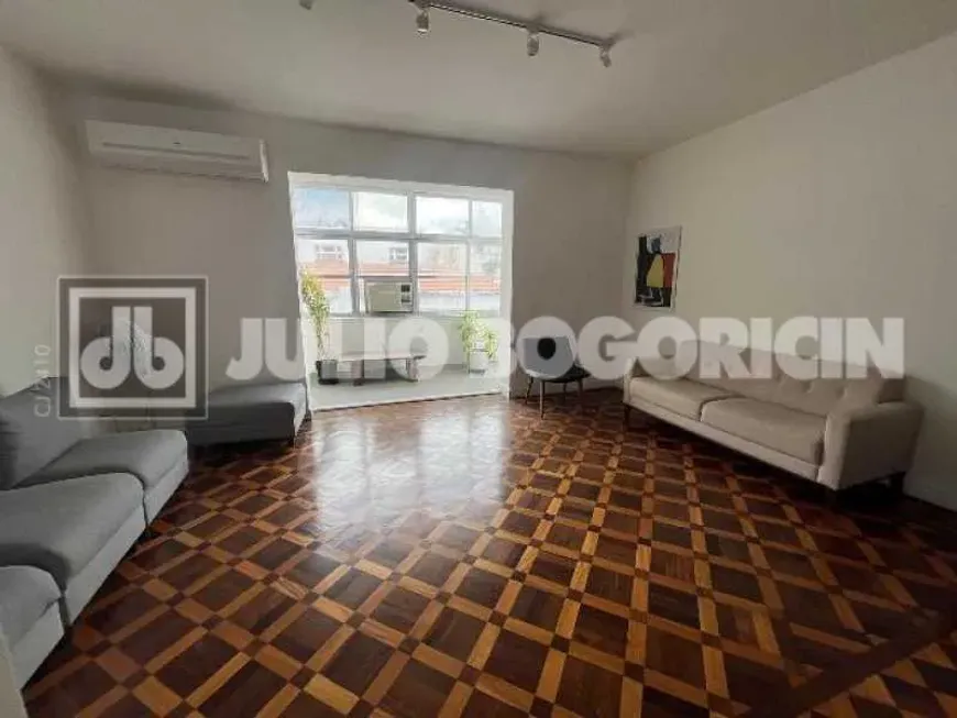 Foto 1 de Apartamento com 4 Quartos à venda, 135m² em Copacabana, Rio de Janeiro