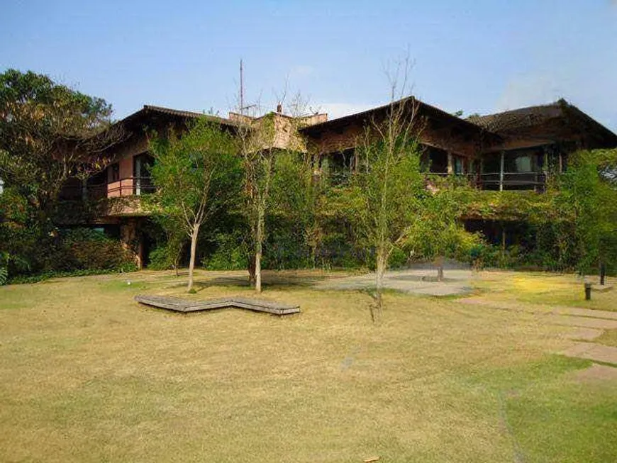 Foto 1 de Casa com 4 Quartos para alugar, 1000m² em Jardim Guedala, São Paulo
