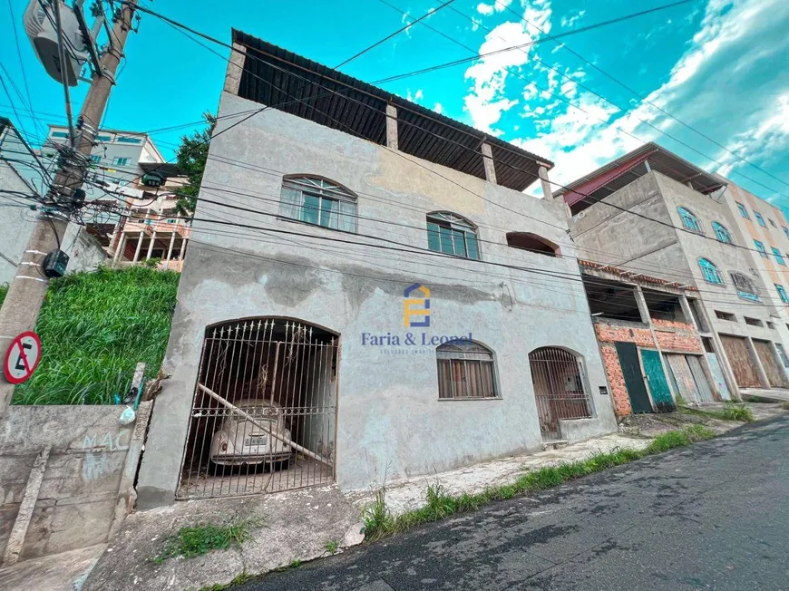 Foto 1 de Casa com 3 Quartos à venda, 200m² em Democrata, Juiz de Fora