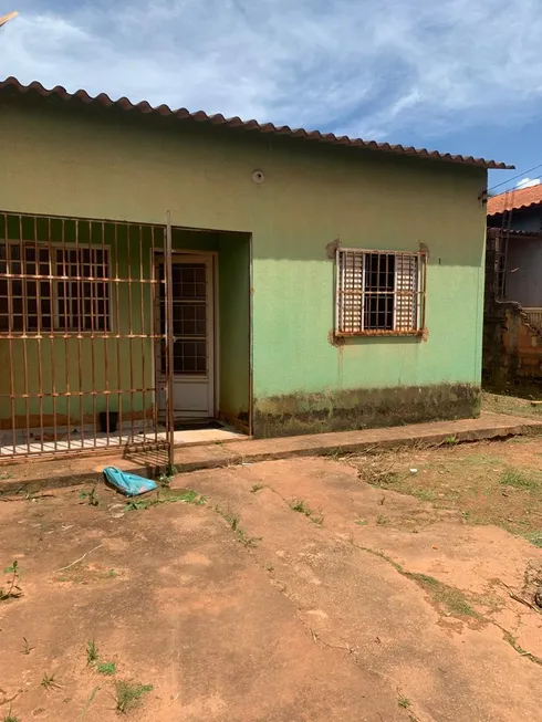 Foto 1 de Casa com 2 Quartos à venda, 70m² em Centro, Santo Antônio do Descoberto