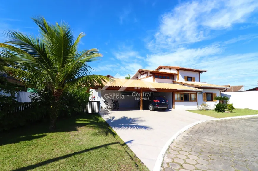 Foto 1 de Casa de Condomínio com 4 Quartos à venda, 420m² em Balneario Sambura, Peruíbe