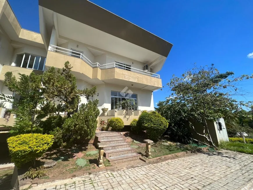 Foto 1 de Casa de Condomínio com 3 Quartos para venda ou aluguel, 280m² em Despraiado, Cuiabá