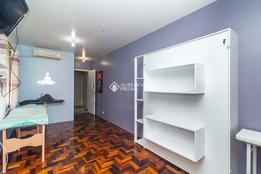 Foto 1 de Kitnet com 1 Quarto à venda, 32m² em Cidade Baixa, Porto Alegre