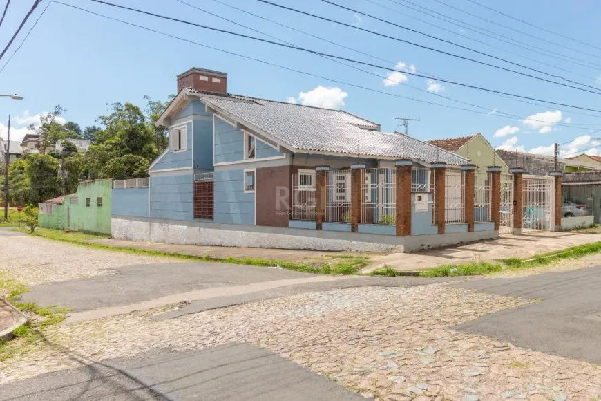 Foto 1 de Casa com 3 Quartos à venda, 166m² em Jardim Itú Sabará, Porto Alegre