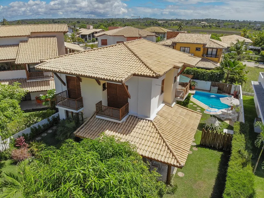 Foto 1 de Casa de Condomínio com 5 Quartos para venda ou aluguel, 285m² em Guarajuba Monte Gordo, Camaçari