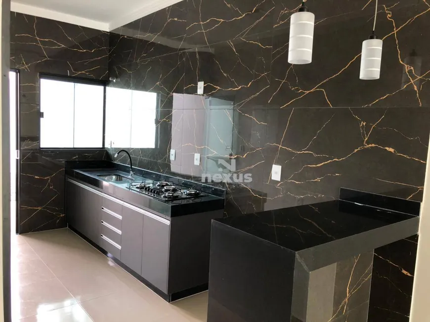 Foto 1 de Casa com 2 Quartos à venda, 69m² em Jardim Europa, Uberlândia