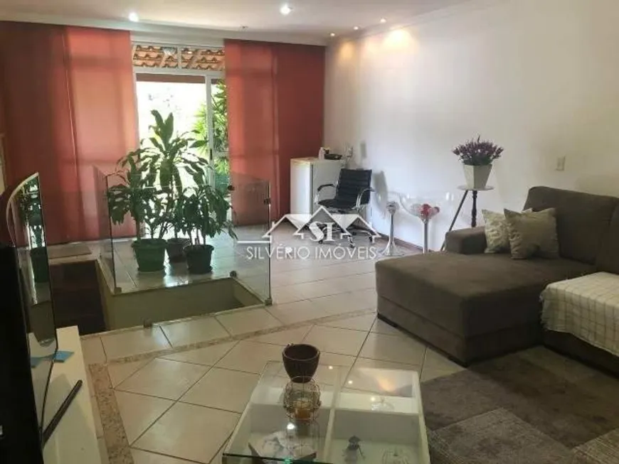 Foto 1 de Apartamento com 3 Quartos à venda, 175m² em Nogueira, Petrópolis